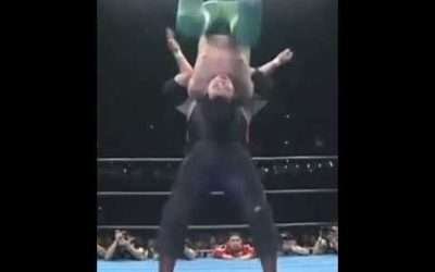 Vader delivers a tiger driver to Misawa. AJPW.  Giant Baba memorial show.