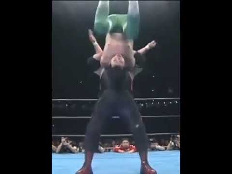 Vader delivers a tiger driver to Misawa. AJPW.  Giant Baba memorial show.