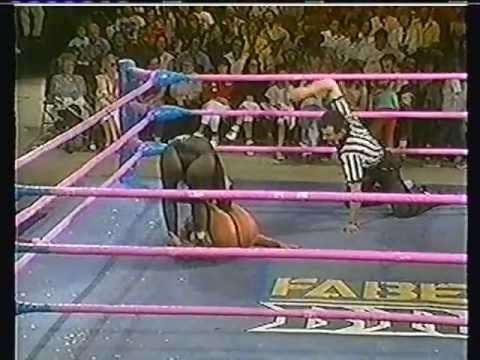 GLOW ( gorgeous ladies of wrestling ) 9