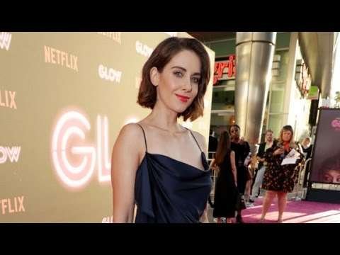 'GLOW' cast talks real-life wrestling personas
