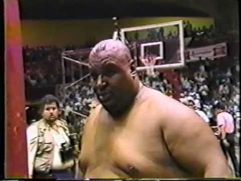 WWC: Giant Baba vs. Abdullah The Butcher (1986)