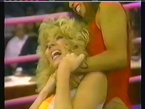 GLOW (gorgeous ladies of wrestling)