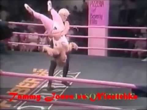 G.L.O.W. – The complete 1st Season Highlights of The Gorgeous Ladies Of Wrestling